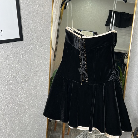 HOUSE OF CB 'Marilla' Black Velvet Strapless Dress NWOT - Picture 11 of 12